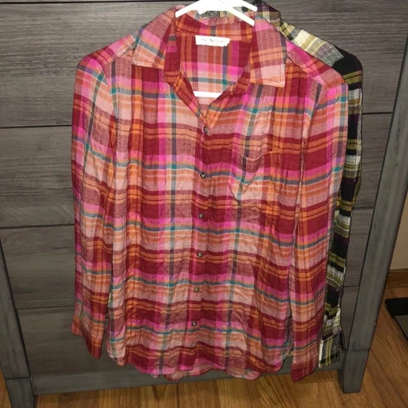 2 beachlunchlounge plaid shirts!❤️ - Picture 2 of 8